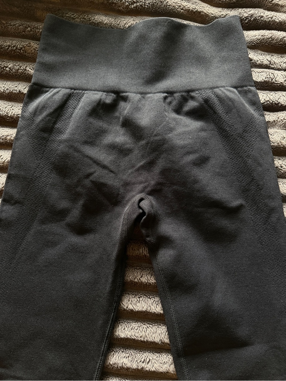 HALARA Black High-Rise Seamless Leggings with Butt Scrunch - Picture 5 of 8
